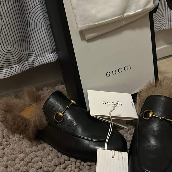 COPY - Gucci SIZE 9
Women's Black Princetown Fur-lined Leather Mule - Picture 3 of 4